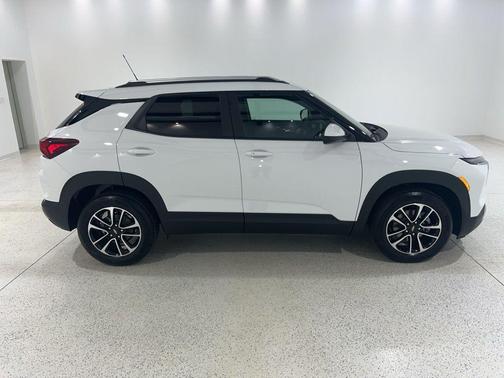 Summit White 2026 Chevrolet Trailblazer LT