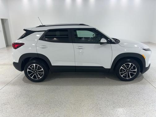 Summit White 2026 Chevrolet Trailblazer LT