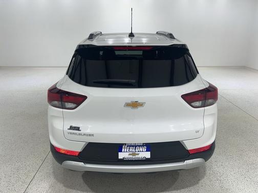 Summit White 2026 Chevrolet Trailblazer LT