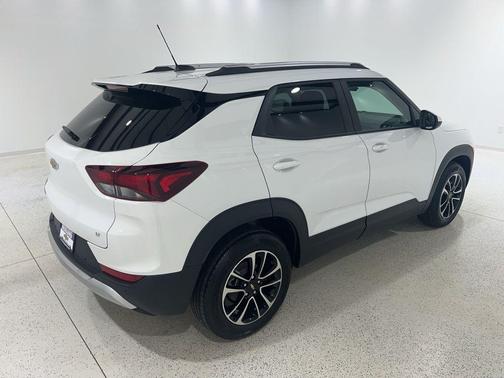 Summit White 2026 Chevrolet Trailblazer LT