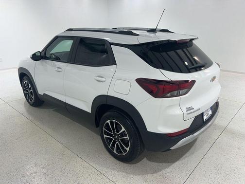 Summit White 2026 Chevrolet Trailblazer LT