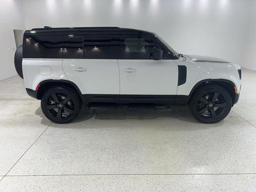 Fuji White 2025 Land Rover Defender 110 P400 X-Dynamic SE