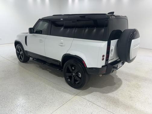Fuji White 2025 Land Rover Defender X-Dynamic SE