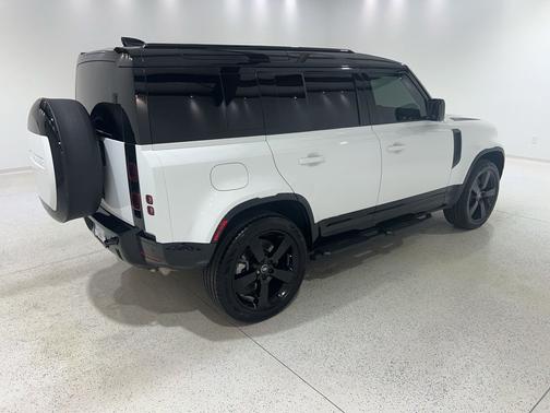 Fuji White 2025 Land Rover Defender X-Dynamic SE