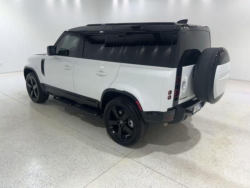 Fuji White 2025 Land Rover Defender 110 P400 X-Dynamic SE