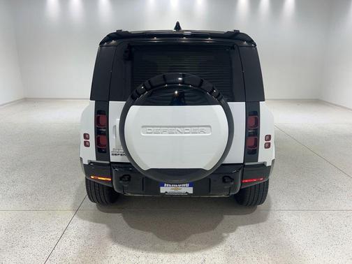 Fuji White 2025 Land Rover Defender 110 P400 X-Dynamic SE