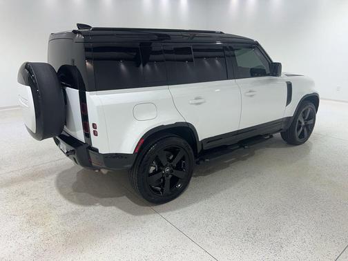 Fuji White 2025 Land Rover Defender 110 P400 X-Dynamic SE