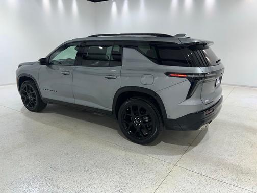 Sterling Gray Metallic 2026 Chevrolet Traverse RS