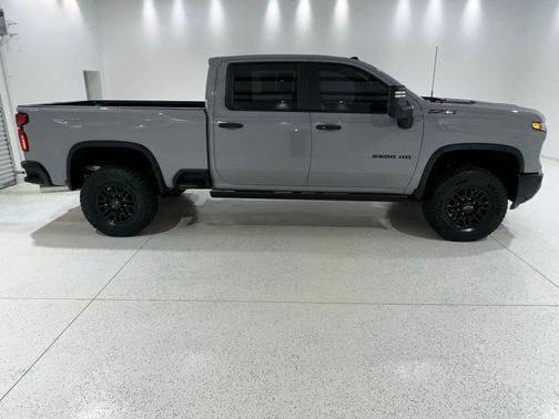 2024 Chevrolet Silverado 2500 4WD Crew Cab Standard Bed ZR2