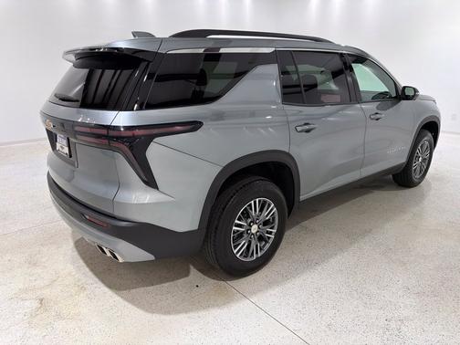 Sterling Gray Metallic 2025 Chevrolet Traverse LT