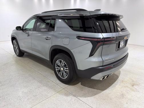 Sterling Gray Metallic 2025 Chevrolet Traverse LT