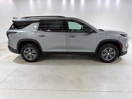 Sterling Gray Metallic 2025 Chevrolet Traverse LT