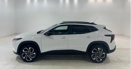 Summit White 2026 Chevrolet Trax FWD 2RS