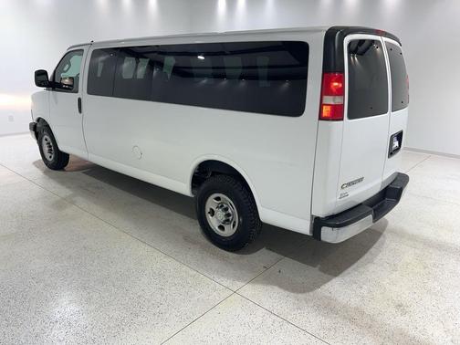 Summit White 2019 Chevrolet Express 3500 LT