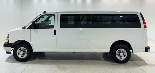 Summit White 2019 Chevrolet Express 3500 LT