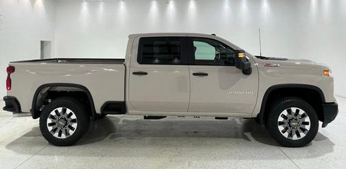 White Sands 2026 Chevrolet Silverado 2500 Custom
