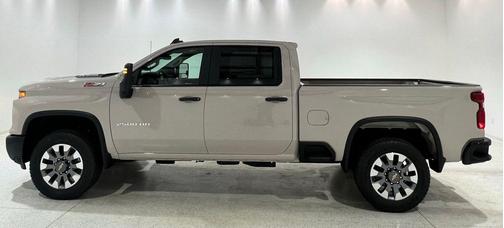 White Sands 2026 Chevrolet Silverado 2500 Custom