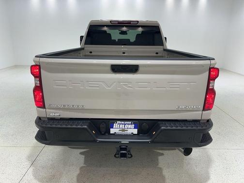 White Sands 2026 Chevrolet Silverado 2500 Custom