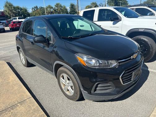 Mosaic Black Metallic 2020 Chevrolet Trax LS