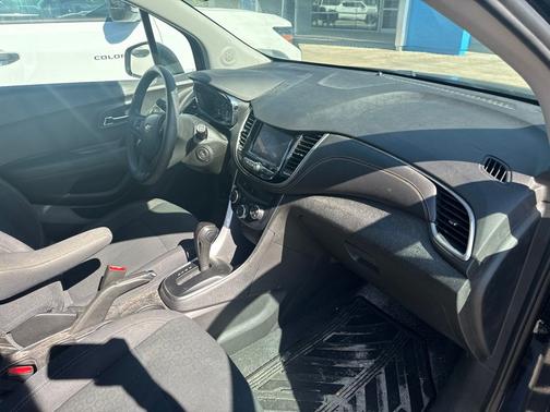 Mosaic Black Metallic 2020 Chevrolet Trax LS