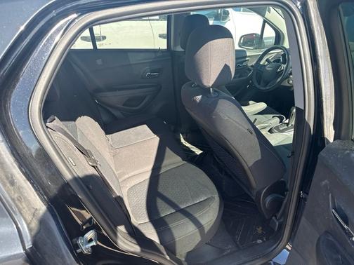 Mosaic Black Metallic 2020 Chevrolet Trax LS