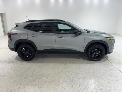Sterling Gray Metallic 2026 Chevrolet Trax LT