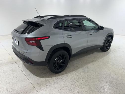Sterling Gray Metallic 2026 Chevrolet Trax LT