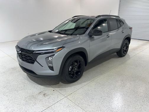 Sterling Gray Metallic 2026 Chevrolet Trax LT