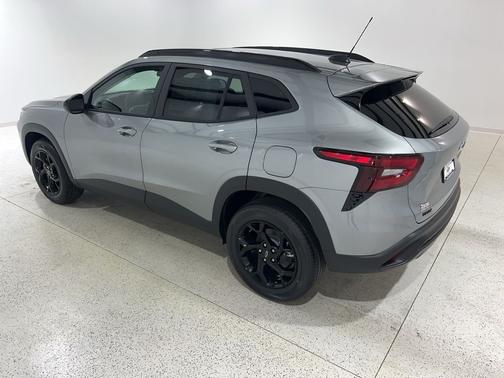 Sterling Gray Metallic 2026 Chevrolet Trax LT