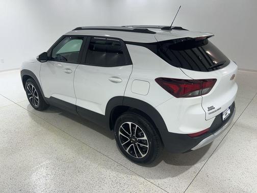 Summit White 2025 Chevrolet Trailblazer LT