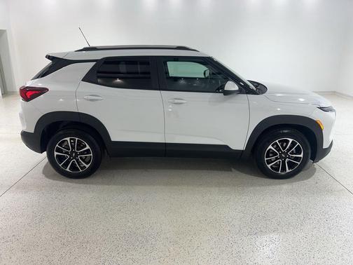 Summit White 2025 Chevrolet Trailblazer LT