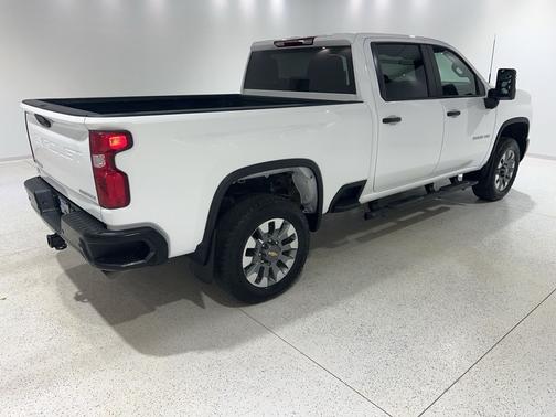 Summit White 2025 Chevrolet Silverado 2500 Custom