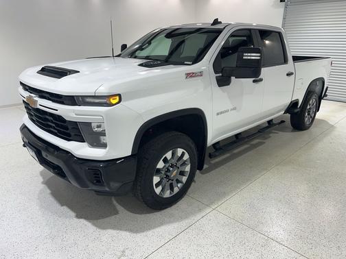 Summit White 2025 Chevrolet Silverado 2500 Custom