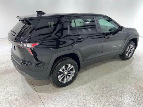 Mosaic Black Metallic 2026 Chevrolet Equinox LT
