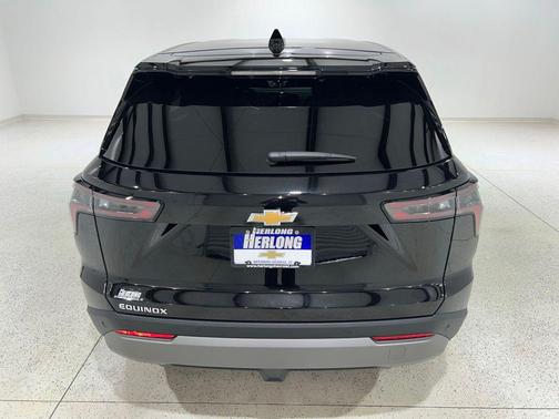 Mosaic Black Metallic 2026 Chevrolet Equinox LT