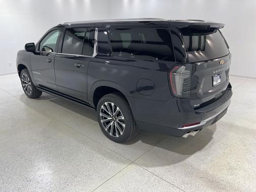 Dark Ash Metallic 2026 Chevrolet Suburban High Country