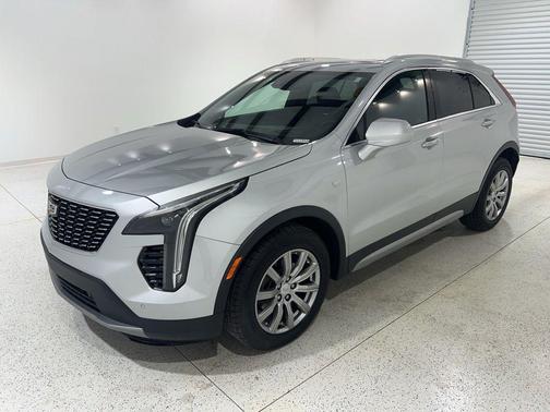 Radiant Silver Metallic 2020 Cadillac XT4 Premium Luxury