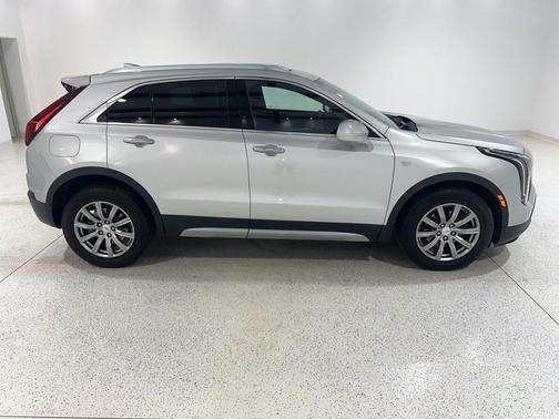 Radiant Silver Metallic 2020 Cadillac XT4 Premium Luxury