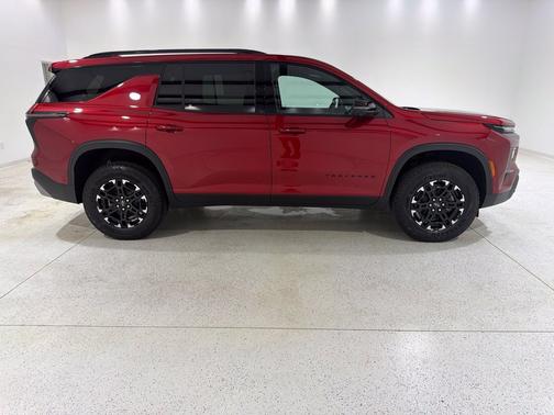 Radiant Red Tintcoat 2027 Chevrolet Traverse Z71