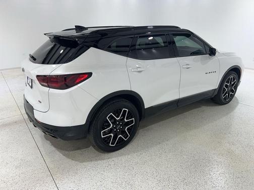 Iridescent Pearl Tricoat 2023 Chevrolet Blazer RS