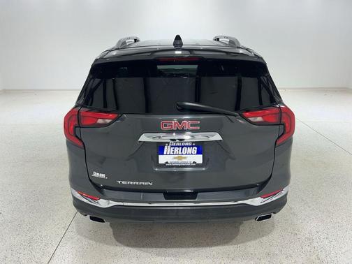Graphite Gray Metallic 2018 GMC Terrain SLT