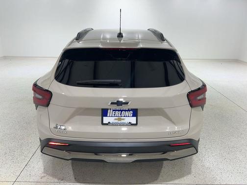 White Sands 2026 Chevrolet Trax FWD ACTIV