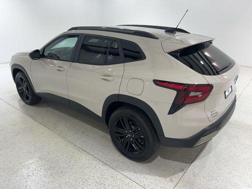 White Sands 2026 Chevrolet Trax FWD ACTIV