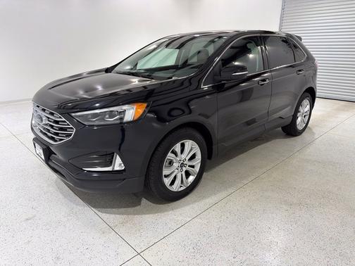 Agate Black Metallic 2022 Ford Edge Titanium