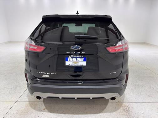 Agate Black Metallic 2022 Ford Edge Titanium