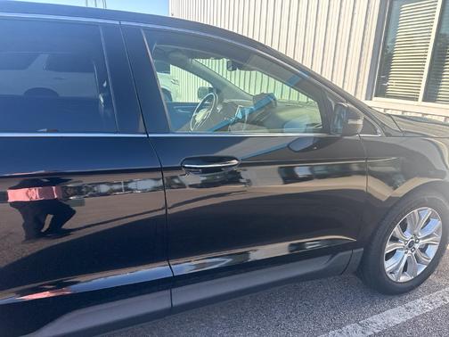 Black Metallic 2022 Ford Edge Titanium