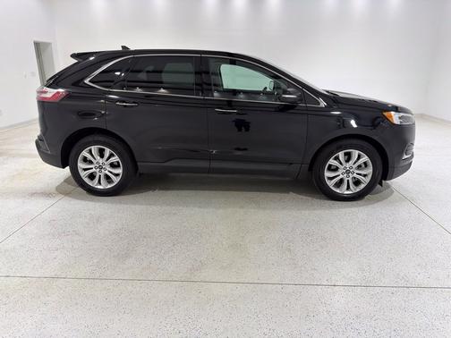 Agate Black Metallic 2022 Ford Edge Titanium