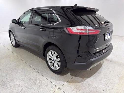 Agate Black Metallic 2022 Ford Edge Titanium