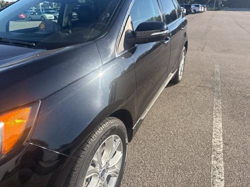 Black Metallic 2022 Ford Edge Titanium