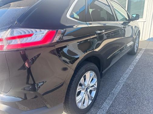 Black Metallic 2022 Ford Edge Titanium